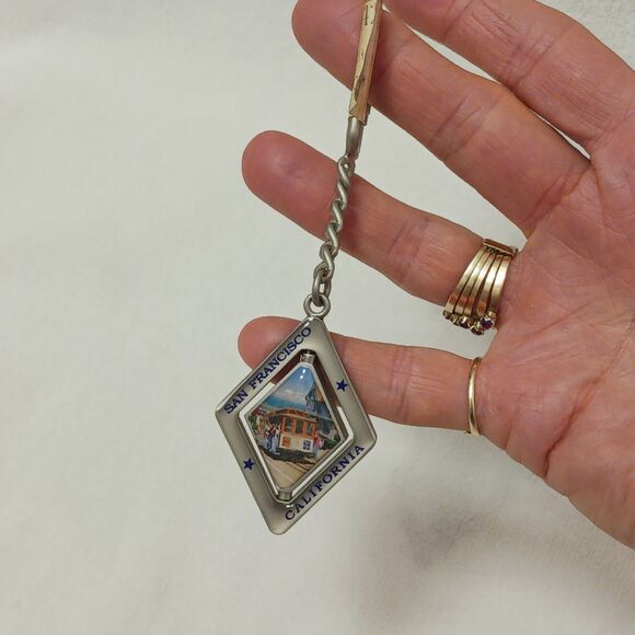 VNT San Francisco California Souvenir Spinner Keychain Keyring Trolley & Bridge - Picture 6 of 10